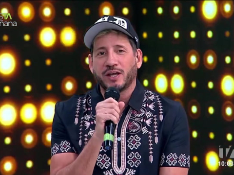 El artista urbano Au-D está llevando su música fuera del país, buscando un salto de calidad y al mismo tiempo apoyando y produciendo para otros talentos nacionales. Una apuesta que fortalece la escena musical ecuatoriana.