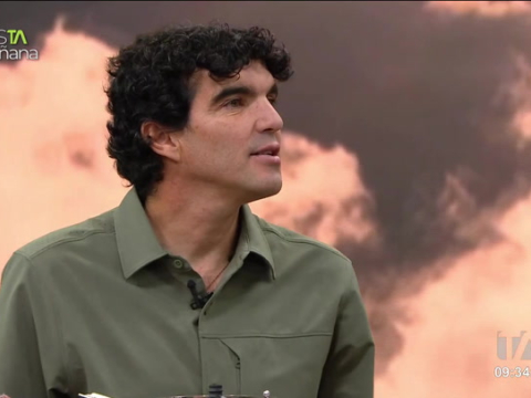 El montañista y motivador Santiago Quintero nos cuenta en esTAmañana cómo logró sobrevivir en condiciones extremas y la historia detrás del reconocimiento que recibió entre cientos de candidatos.