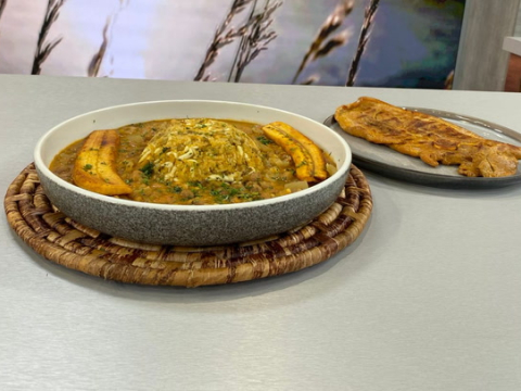 Este viernes 31 de octubre del 2025 preparamos arroz moro con chuleta, junto al chef Felipe Campana.