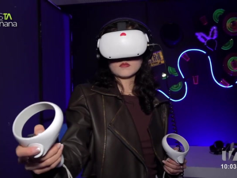 El docente Roberto Moreano nos cuenta de la exposición ‘Mediamorfosis 2025’ en la que a través de experiencias inmersivas con tecnología se busca hacer conciencia social en los jóvenes.