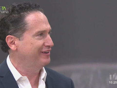 Hernán Cueva, empresario ecuatoriano, comparte claves para triunfar en los negocios y anécdotas de su camino, como cuando Bon Jovi casi no llega a Quito.