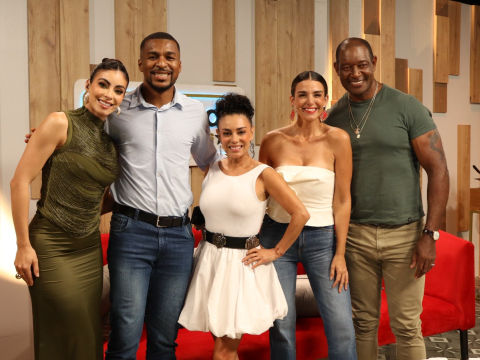Vrigina Limongi junto a Frickson Erazo, Monserrath Astudillo, Giovanna Andrade y Beber Espinoza, los primeros invitados a Cocinando a los Celebrities.