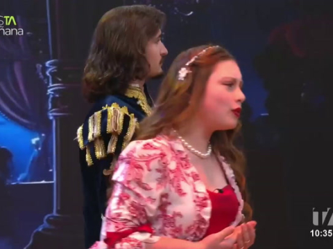 En el set de esTAmañana Romeo y Julieta enamoraron con la interpretación de una historia de amor imposible.