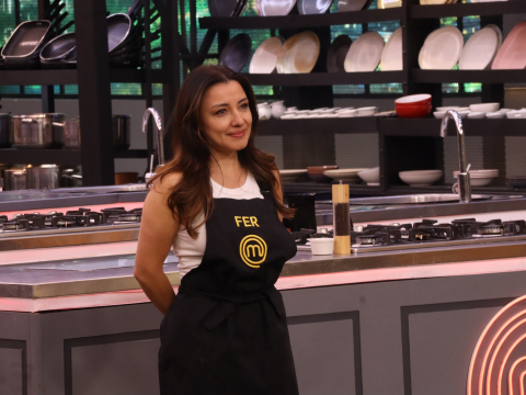 Fer Guevara, integrante de Las Lolas, se despide de MasterChef Celebrity Ecuador.