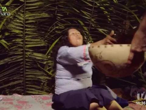 Lupita Grefa, parte de una comunidad Kichwa, comenta cómo se interpretan en las comunidades que