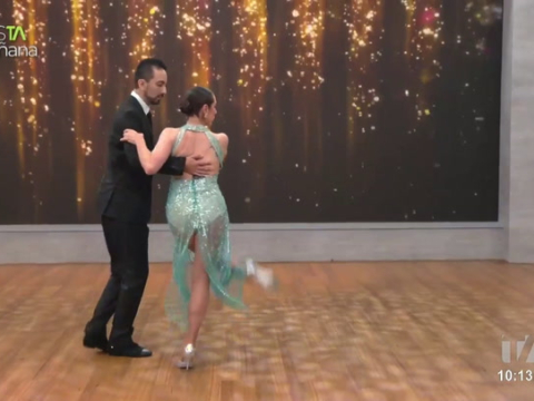 Los bailarines Stefanie Almeida y Gandhi Jurado llegan a poner el toque del baile en esTAmañana y explican cómo se baila el tango.