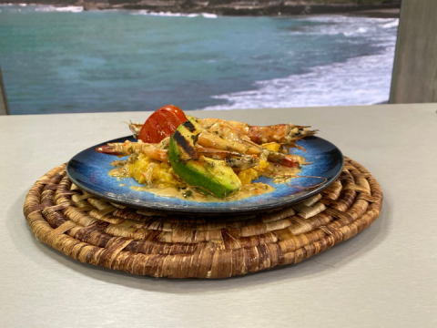 Este viernes 13 de febrero del 2026 preparamos langostinos al ajillo, junto al chef Felipe Campana.