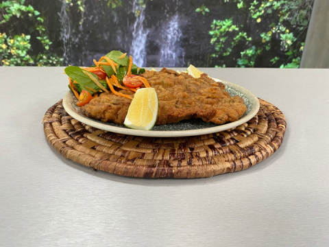 Este viernes 20 de febrero del 2026 preparamos carne apanada con pure, junto al chef Felipe Campana.