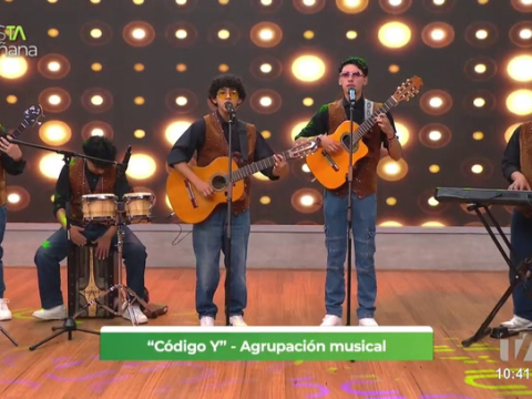 La agrupación juvenil, 'Código Y' nos vistó en el set para poner el ritmo de hoy con clásicos de vals y albazos.