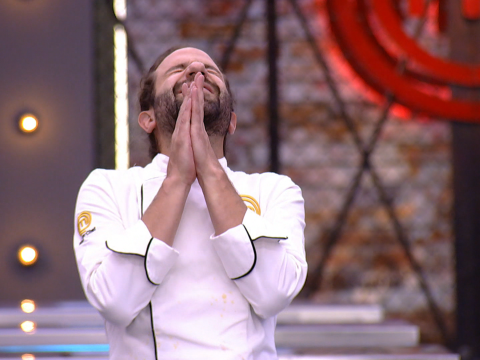 Bastián Napolitano gana el reto de salvación y sube al balcón.