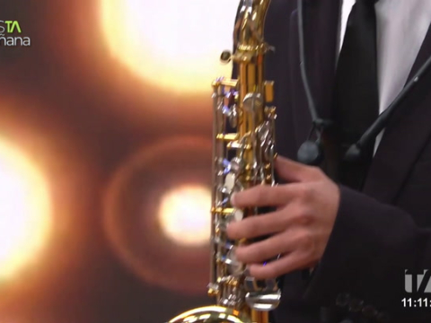 Dennis Sánchez, cantante ecuatoriano, nos presentó su nueva propuesta musical, con la que pretende darle un nuevo aire a la música ecuatoriana.