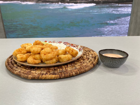 Este lunes 6 de abril del 2026 preparamos camarones apanados, junto al chef Felipe Campana.