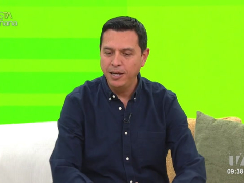 El periodista deportivo, Diego Lituma, nos contó varias anécdotas de su amplia trayectoria y mostró sus artículos de colección.