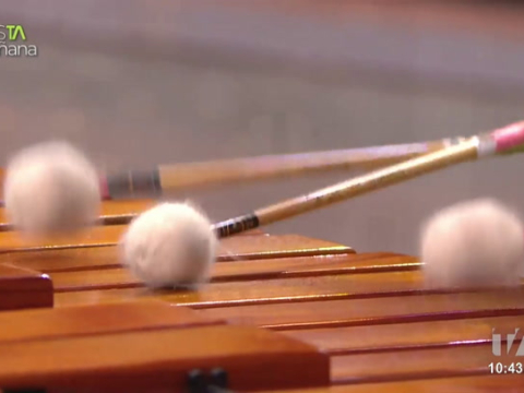 Juan Carlos Chávez, músico ecuatoriano, nos brinda un show de marimba y nos contó datos de este instrumento que mueve la bomba del Ecuador.