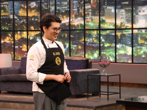 El Jose frente al jurado en el último reto de eliminación de MasterChef Celebrity Ecuador.
