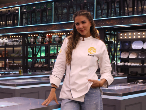 Andy Suzuki es la tercera finalista en MasterChef Celebrity Ecuador.