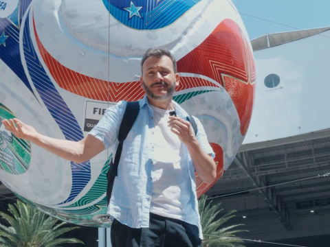 Christian Norris presentador del programa 'Destino Mundial'.