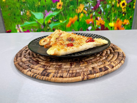 Este jueves 4 de junio del 2026 preparamos tortilla con borde relleno de queso, junto al chef Felipe Campana.