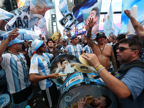 Hinchas de Argentina y España se preparan para la gran final este domingo 19 de julio