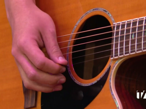 Andrea Carvajal, cantante, nos cuenta sobre su trayectoria y una propuesta musical que recorre el rock, pop, blues, disco, metal y música tradicional.