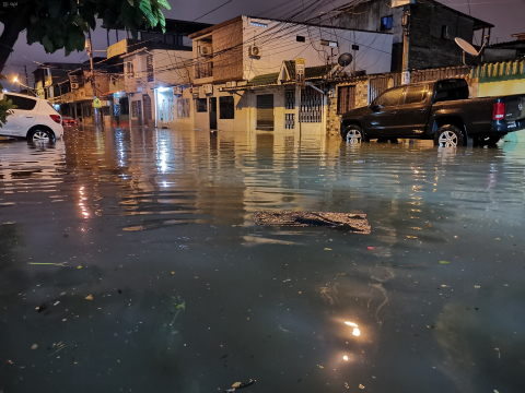 Inamhi emite alerta por lluvias muy altas acumuladas de más de 40 mm en cuatro provincias este martes 27 de octubre de 2026.