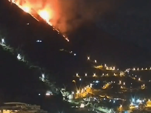 Bomberos atienden nuevos incendios forestales en Tungurahua