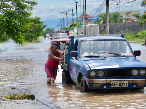 Inundaciónes provocadas por el fenómeno de El Niño en la ciudad de Machala.