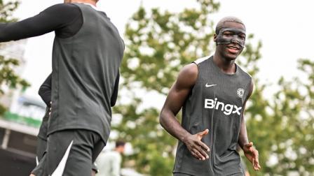 Moisés Caicedo entrenando para su debut en el Mundial de Clubes este domingo 15 de junio del 2025.