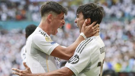 El jugador Gonzalo Garcia (derecha) celebra el gol en el triunfo del Real Madrid en el Mundial de Clubes.
