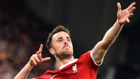 El 5 de octubre de 2023, Diogo Jota, jugador del Liverpool, celebró tras marcar el gol que dio al equipo una ventaja de 2-0 contra el Union SG en el partido del Grupo E de la UEFA Europa League, disputado en Liverpool, Reino Unido.
