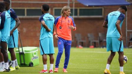 El entrenador de la Selección de Ecuador, Sebastián Beccacece, en un entrenamiento con la Tri.