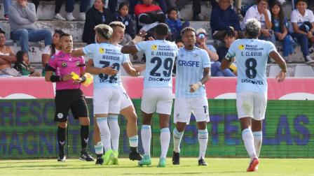 Byron Palacios marca doblete en el partido ante Macará este 27 de julio del 2025.