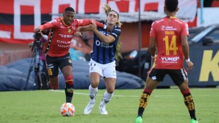 Claudio Spinelli marcó tres goles para dar el triunfo al Independiente del Valle.
