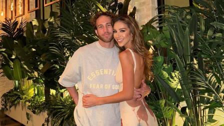Sam Webb se mostró orgulloso de sus esposa Nadia Mejía tras su coronación como Miss Universo Ecuador 2025.