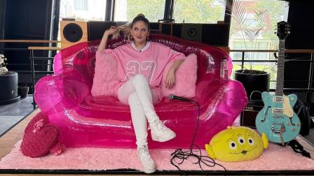 La cantante ecuatoriana Mar Rendón abrió las puertas de su casa a Julián Campos, de esTAmañana, el magazine diferente de TeleAmazonas