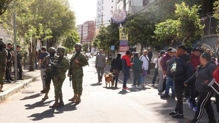 Fuerte resguardo militar y policial en la marcha anunciada por el presidente Daniel Noboa en Quito.
