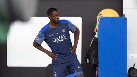 Willian Pacho inicia su segunda temporada como jugador del PSG. Busca coleccionar más títulos con el cuadro parisino.