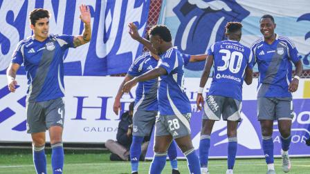 En el Bellavista, el Técnico Universitario se enfrentó al Emelec por la fecha 25 del campeonato nacional de futbol.