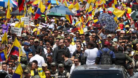 El presidente de Ecuador, Daniel Noboa, participa en una movilización este martes, en Quito (Ecuador). Noboa encabeza una protesta contra la Corte Constitucional, por haber suspendido parcialmente una serie de leyes promovidas por su Gobierno.