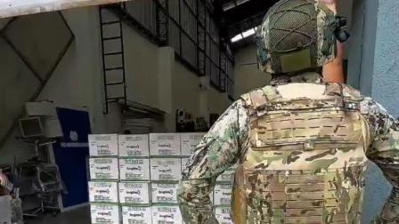 Militares acompañaron a funcionarios de Senae a operativo en Guayaquil.