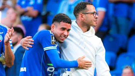 Kendry Páez junto a su entrenador Liam Rosenior en la victoria 1-0 ante Nantes el pasado domingo 24 de julio del 2025.