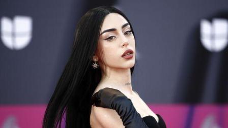 Nicki Nicole estuvo presente en la alfombra roja de los Premios Latin Grammy de 2022.