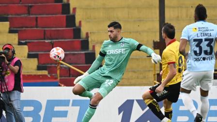 Rafa Romo, golero de Universidad Católica en acción. El cuadro 'camaratta' jugará como visitante ante la Liga de Portoviejo, el 1 de octubre del 2025.