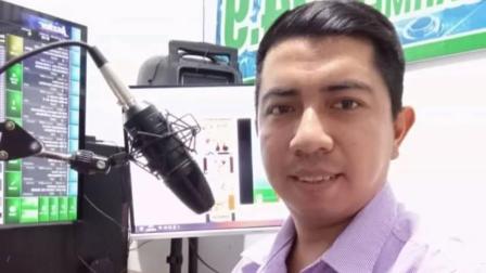 Ronal Farías era locutor en una emisora local de El Carmen, en la provincia de Manabí.