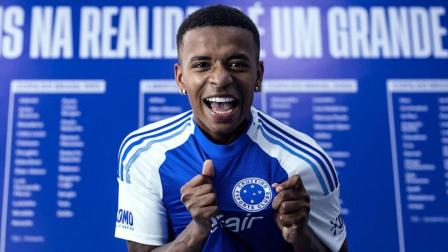 Keny Arroyo en un video de presentación en el Cruzeiro de Brasil