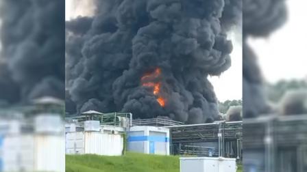 Alerta por incendio estructural en la Refinería Esmeraldas este lunes 26 de mayo del 2025.
