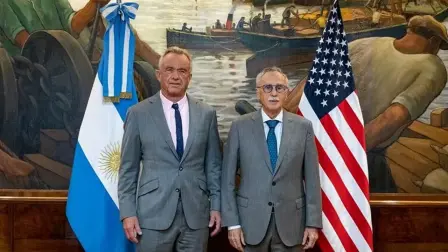Robert F. Kennedy Jr. y Mario Lugones en una reunión en Argentina.