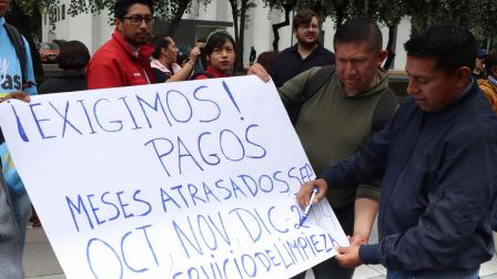 Familiares y pacientes realizaron un plantón, para exigir el pago al Gobierno de la deuda que mantienen con las empresas dializadoras, en la Plataforma Gubernamental Norte. Fotos :API /Rolando Enríquez