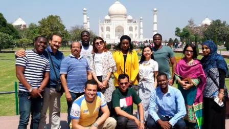 Estudiantes de todo el mundo llegan a la India para estudiar en institutos y universidades.