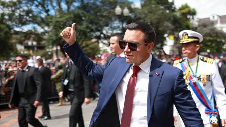 Daniel Noboa saluda a ciudadanos en el Palacio de Carondelet en Quito